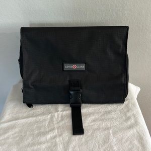 Lewis N Clark Toiletry Bag